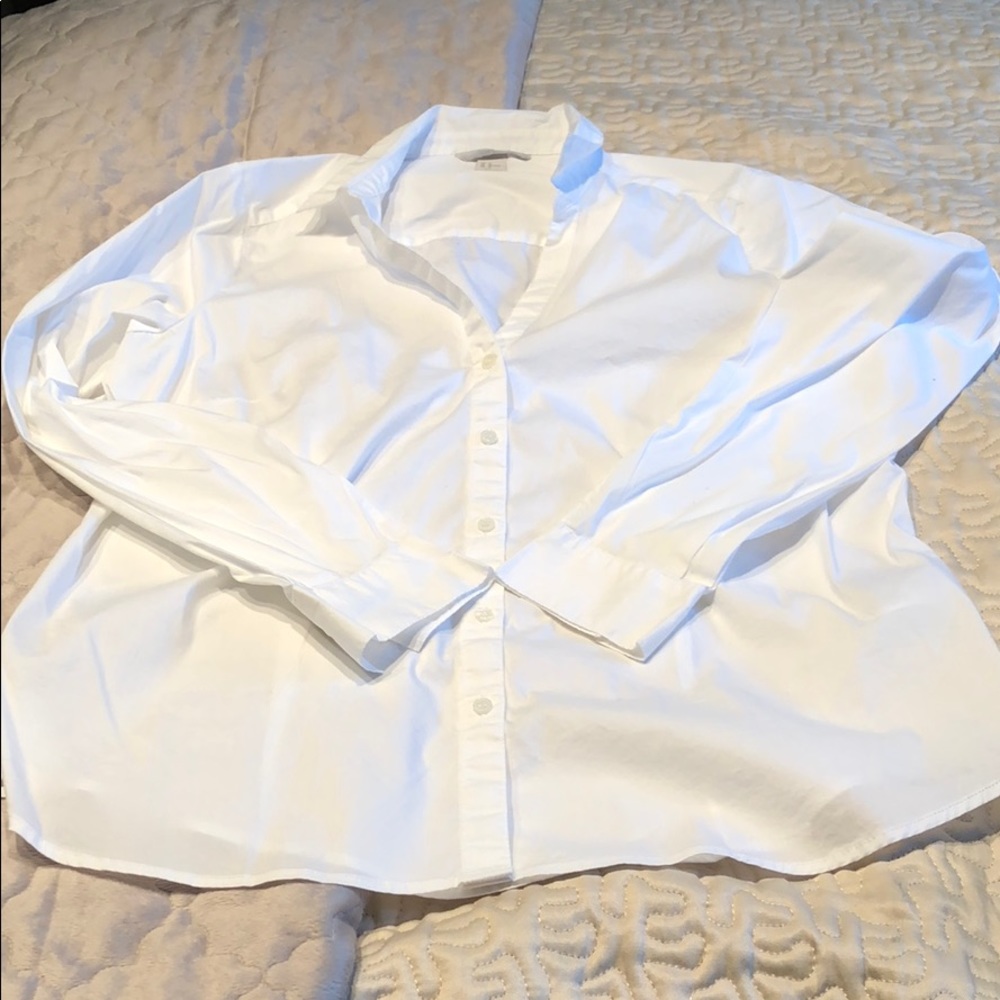 Never worn H&M whit button down